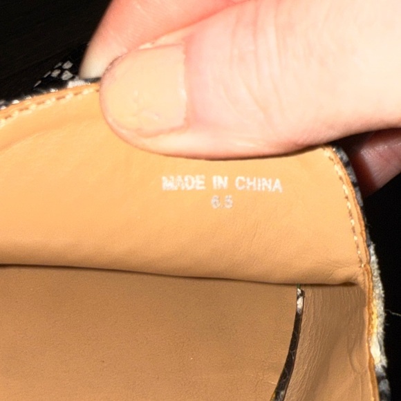 Banana Republic size 6.5 black gray snake print demi mules shoes - Picture 3 of 8